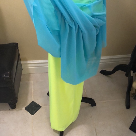 Moved Cache Halter Crystal Vintage Inspired Jeweled lined chiffon overlay gown - Picture 5 of 12